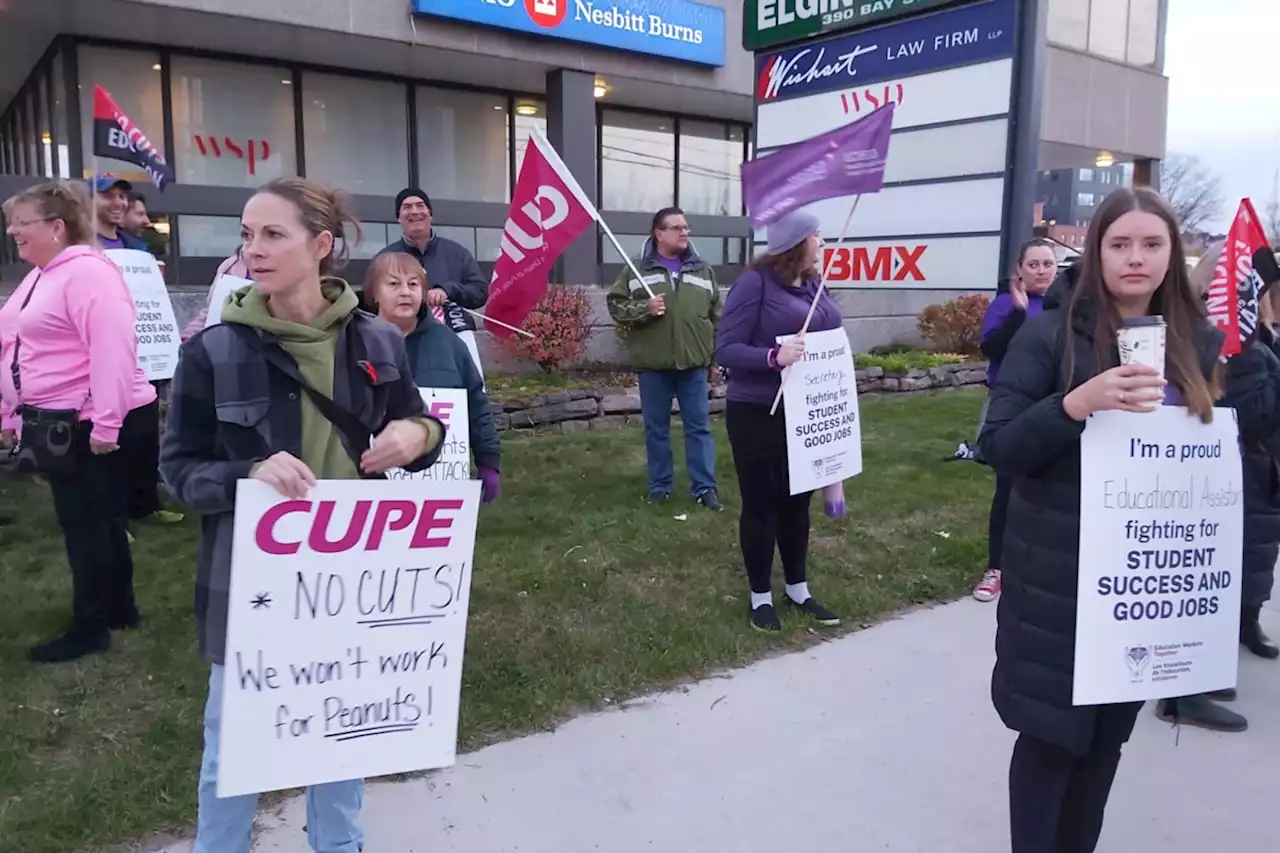 CUPE workers protest government’s Bill 28 (5 photos)