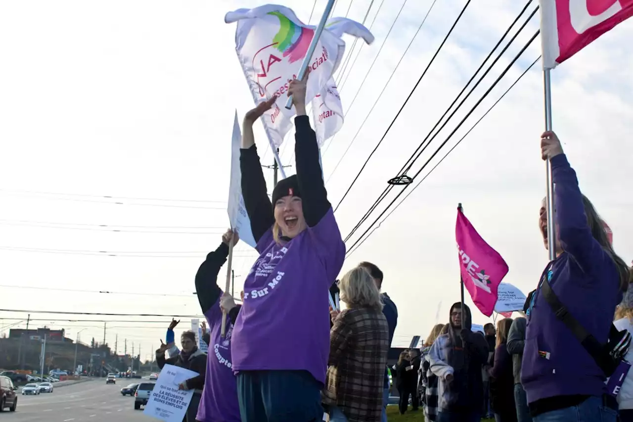 Walkout: Hundreds gather in Sudbury to support education workers