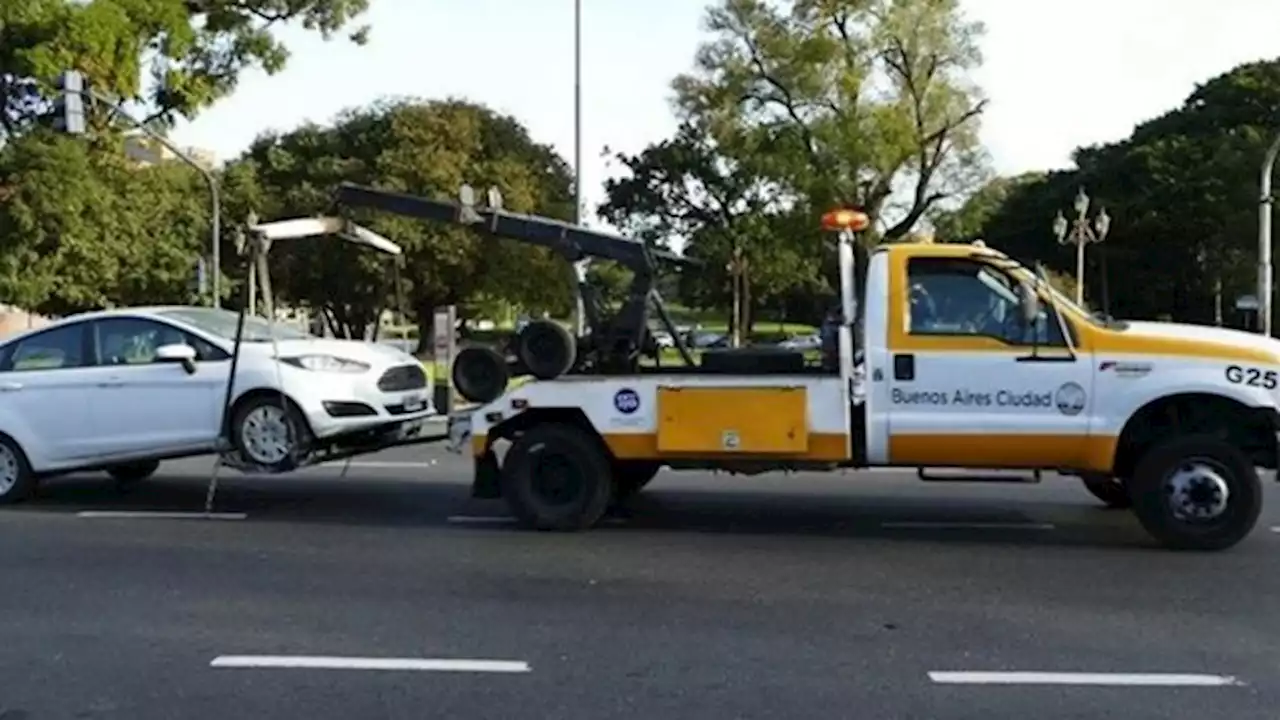 Límite a las grúas en la Ciudad: solo podrán llevarse autos cuando estén obstruyendo el tránsito