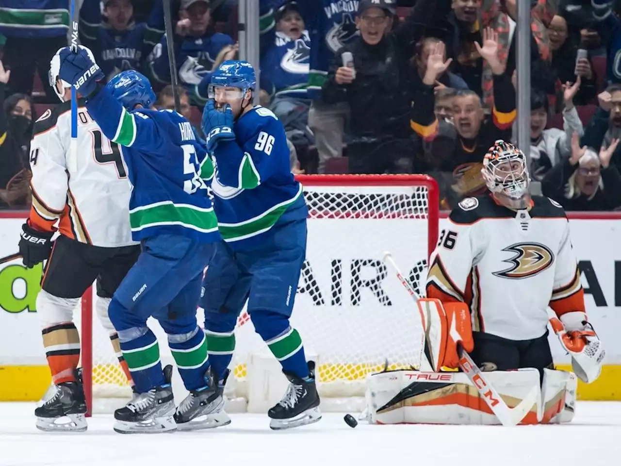 Canucks 8, Ducks 5: Words of wisdom don't ring hollow in offensive outburst