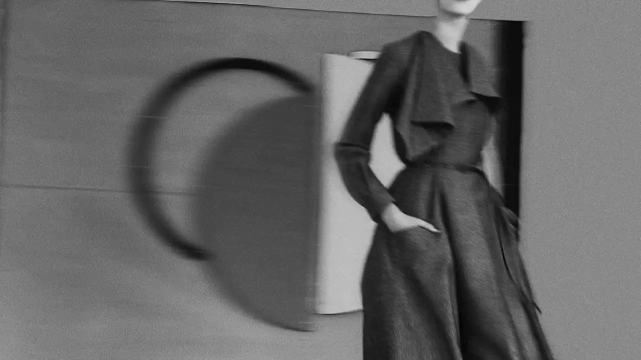 Dior vu par Sarah Moon : la photographe revient sur l'histoire de la maison de couture, du New Look à nos jours