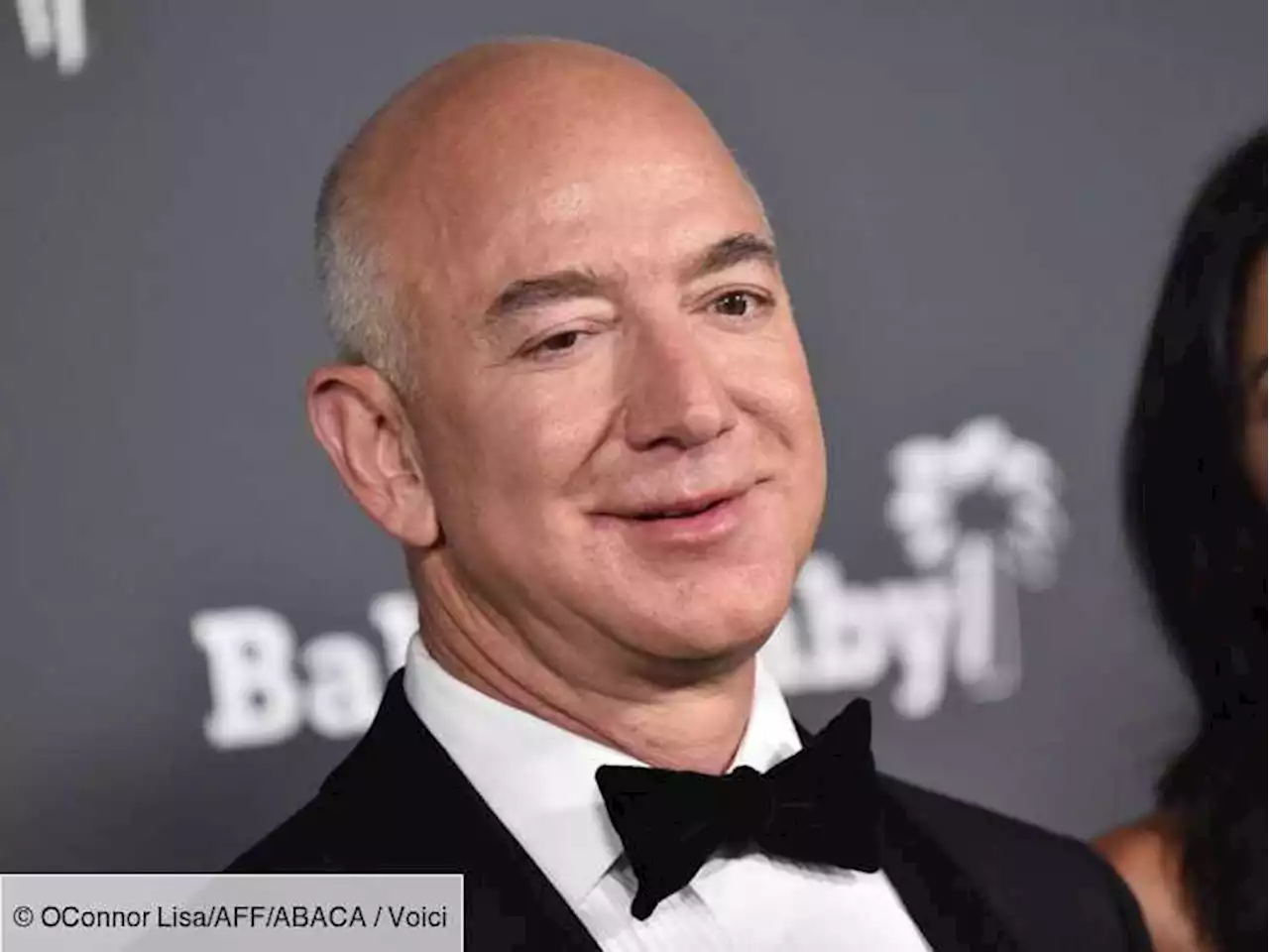 Jeff Bezos : une ancienne femme de ménage le poursuit en justice - Voici