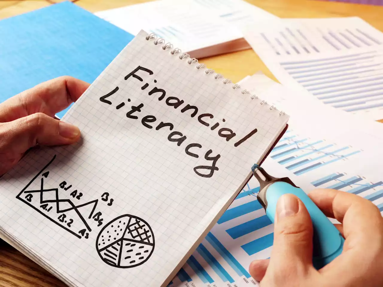 Canadians confident about financial literacy skills; investing remains a gap: Yahoo/Maru poll