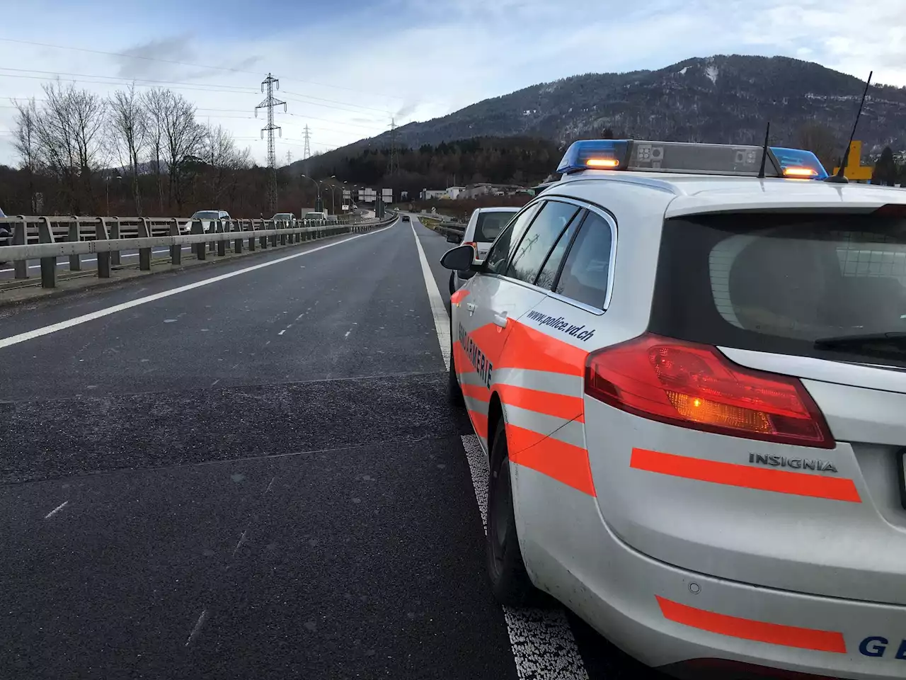 Mont-Pèlerin VD: Auto prallt gegen Felsen – Mutter (43) und Tochter (10) tot