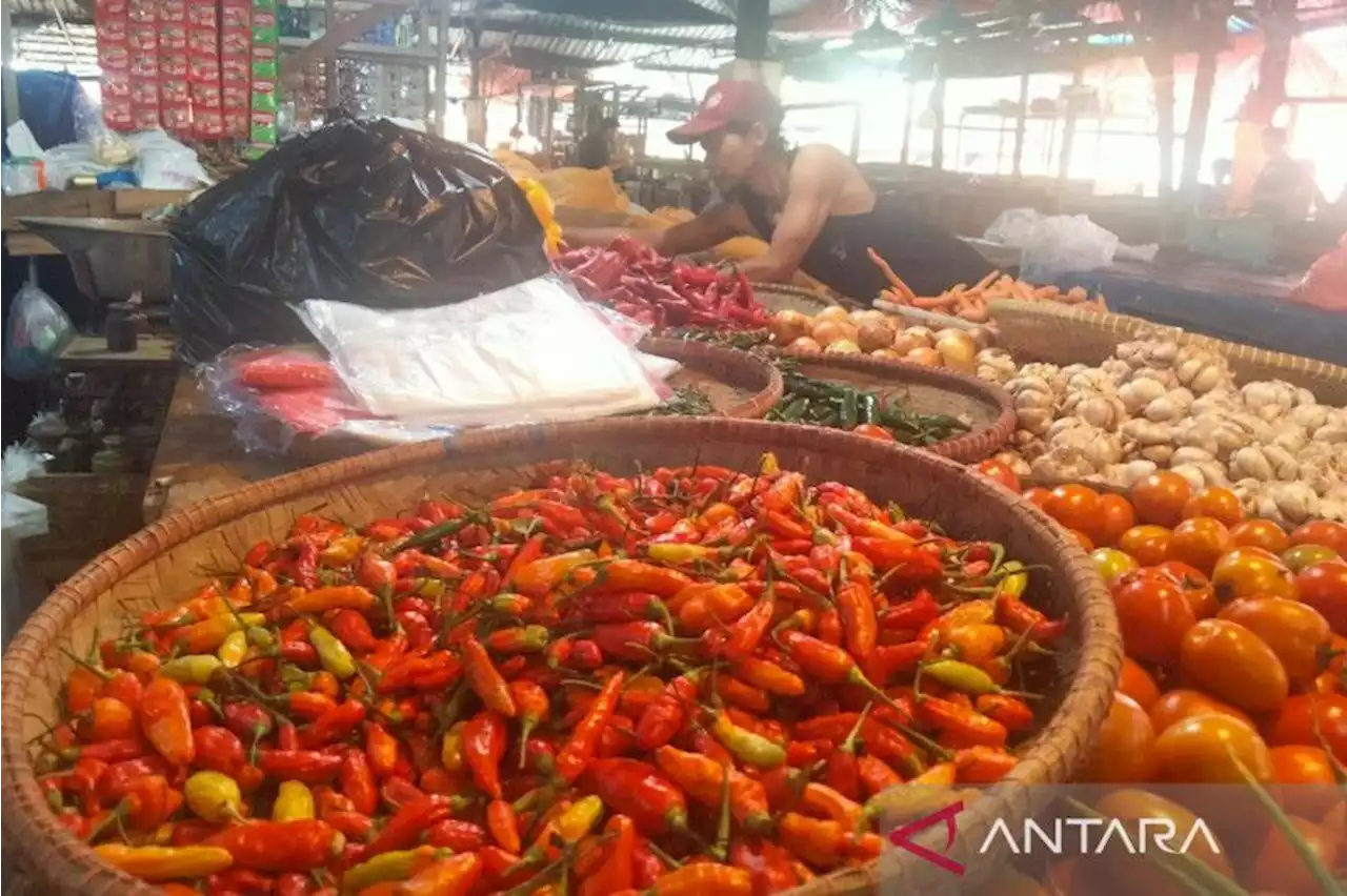 Pedagang mendapat subsidi dalam Gerakan Pangan Murah Cianjur