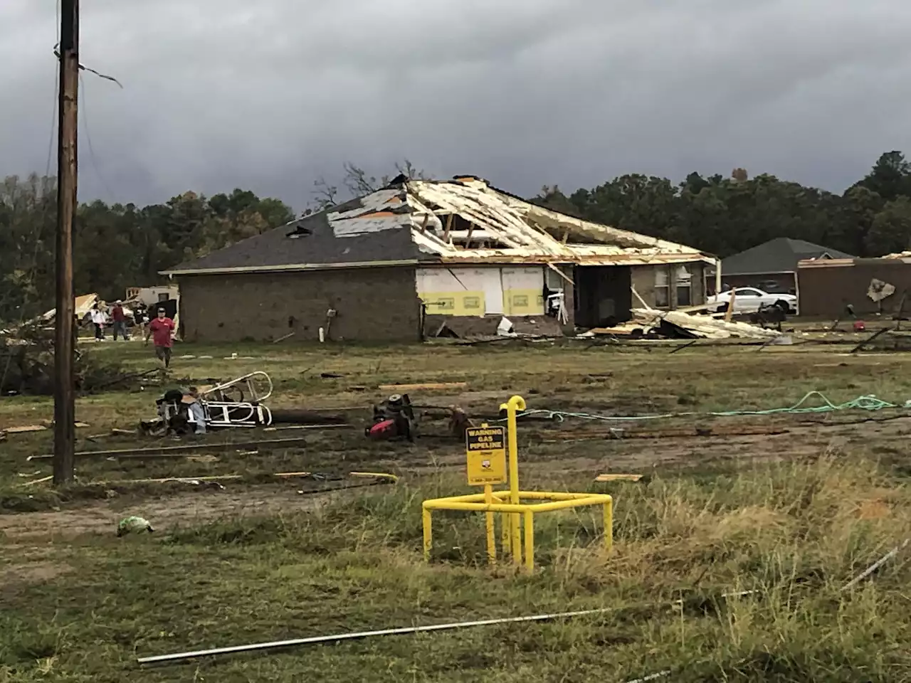 1 dead, dozens hurt as tornadoes hit Texas and Oklahoma