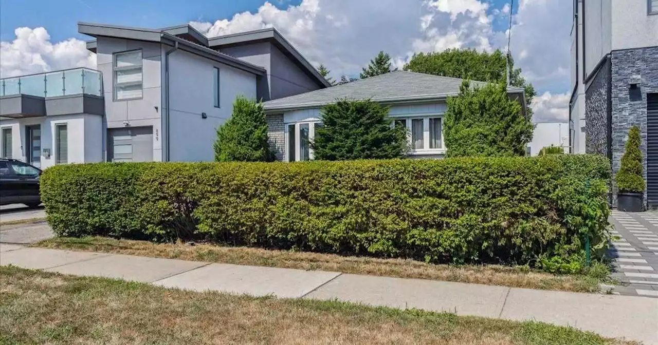 This tiny $1.1 Mississauga house dwarfed by its neighbours has never been on the market