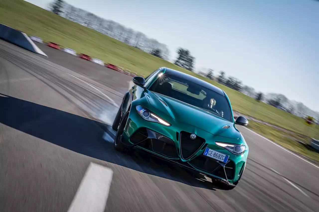 2021 Alfa Romeo Giulia GTAm Radicalizes the Sports Sedan