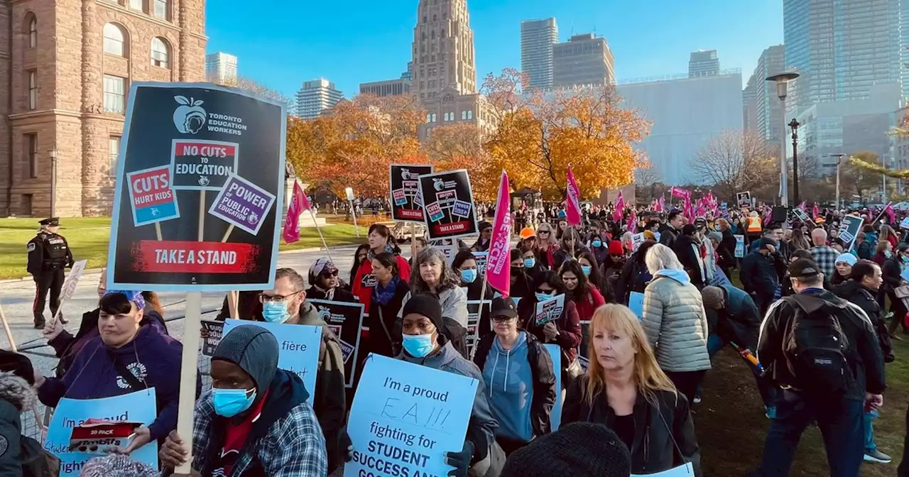 55,000 Ontario Education Workers Strike Despite 'Draconian' New Anti-Labor Law