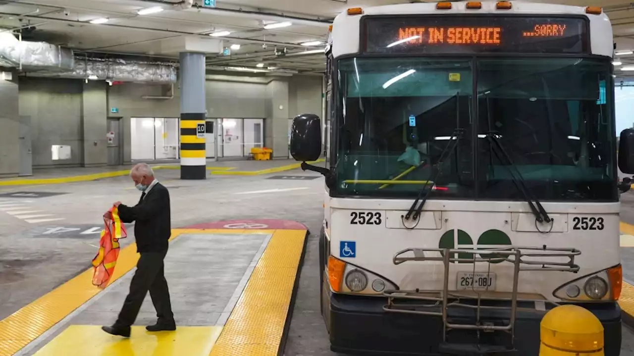 No GO bus service on Monday if drivers go on strike: Metrolinx