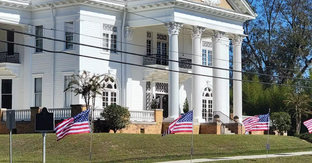 Patriotic Flag Project debuts in Ozark