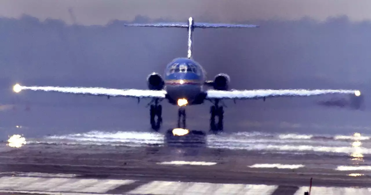 Why high temperatures can make planes too heavy to take off