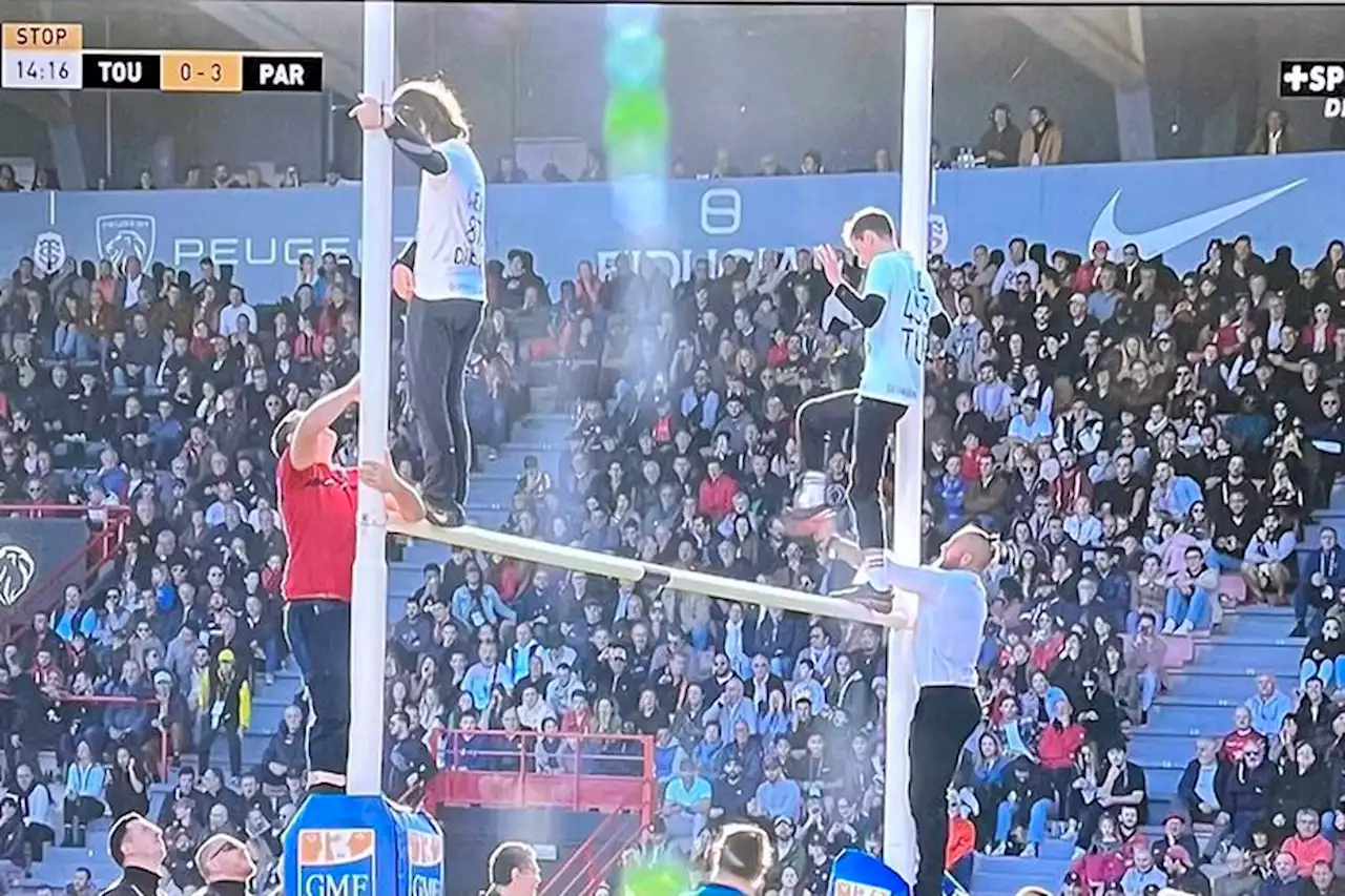 Toulouse : le match de rugby Stade Toulousain-Stade Français interrompu par l'action de militants écologistes ce samedi