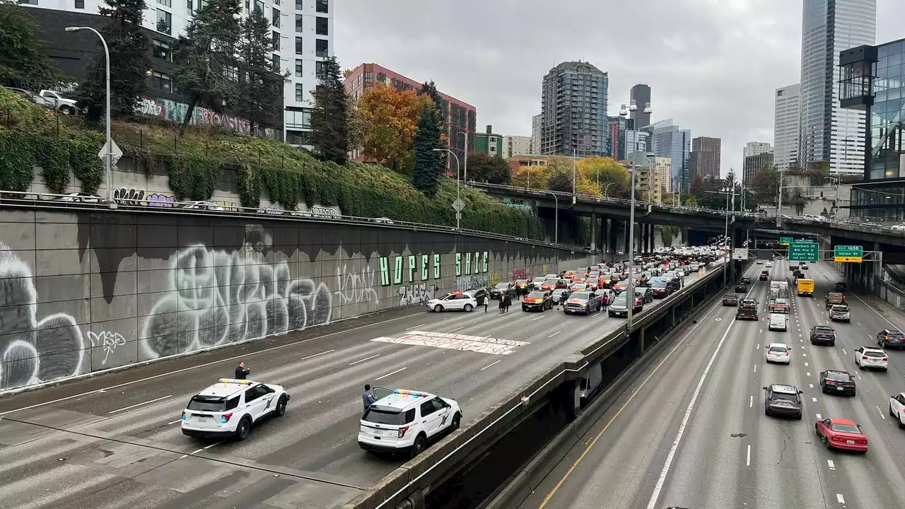 Protesters blocks all lanes of I-5 north in downtown Seattle