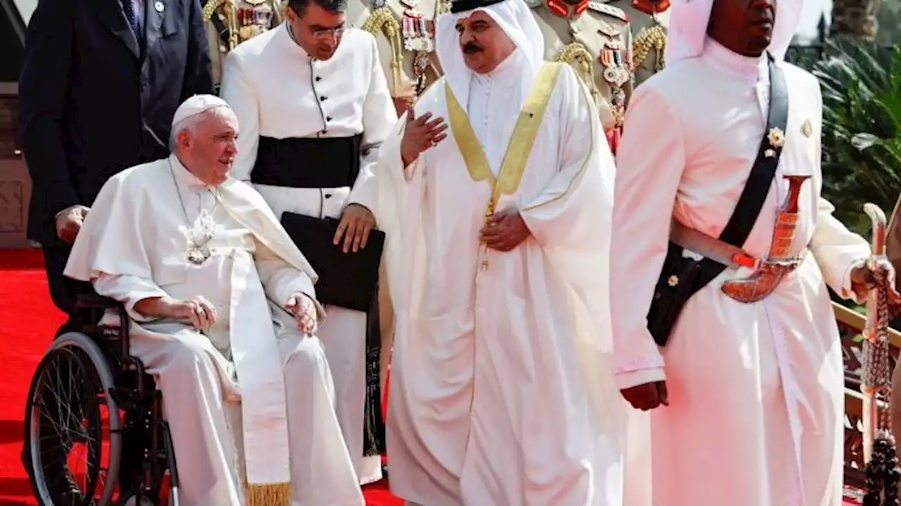 Pope at Bahrain Dialogue Forum: Religious leaders have duty to help humanity