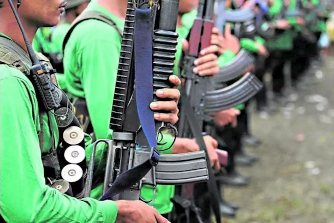 Ex-NPA rebels, militias, supporters yield to gov’t in Quezon, Batangas