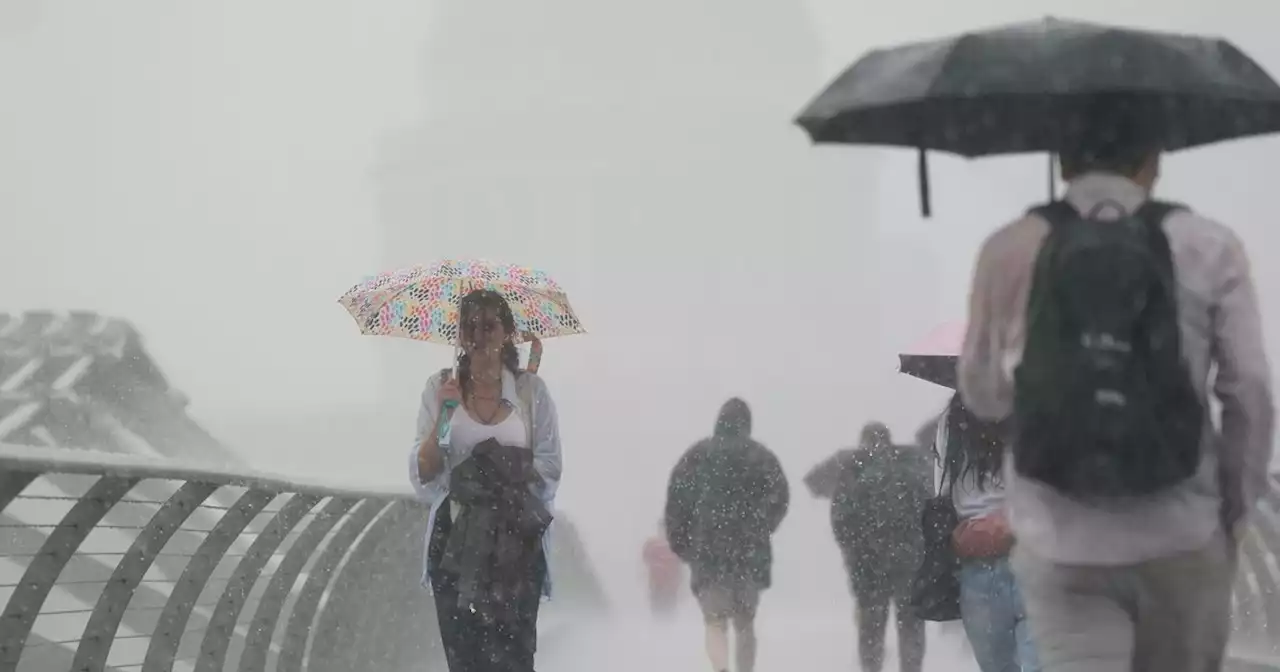 Met Eireann pinpoint arrival of 'thunderstorms' and warn of hazardous conditions