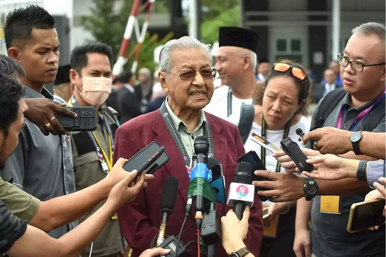 PRU15: Calon termuda 23 tahun, Dr Mahathir kekal calon paling tua | The Malaysian Insight