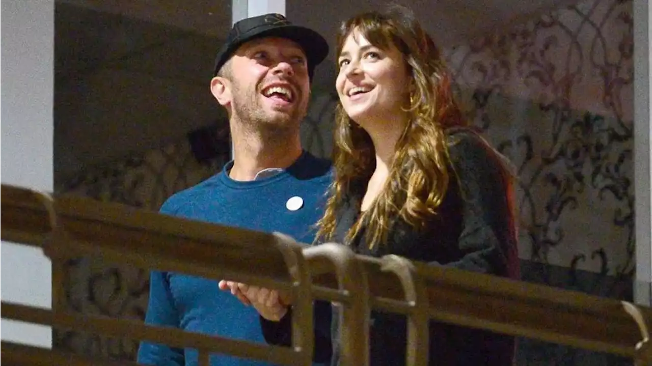 Dakota Johnson paseó por San Telmo en la previa al séptimo recital de Coldplay en Argentina