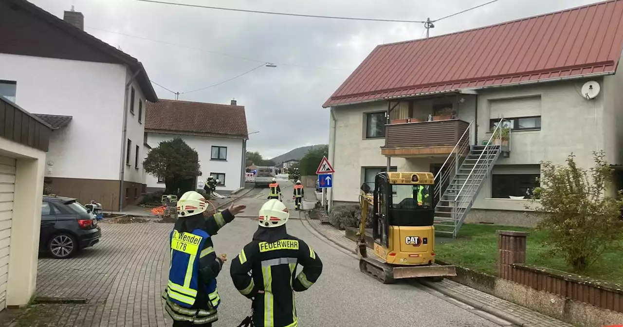 Großeinsatz der Saar-Feuerehr: Gas strömt in Oberthal aus – Bewohner müssen evakuiert werden