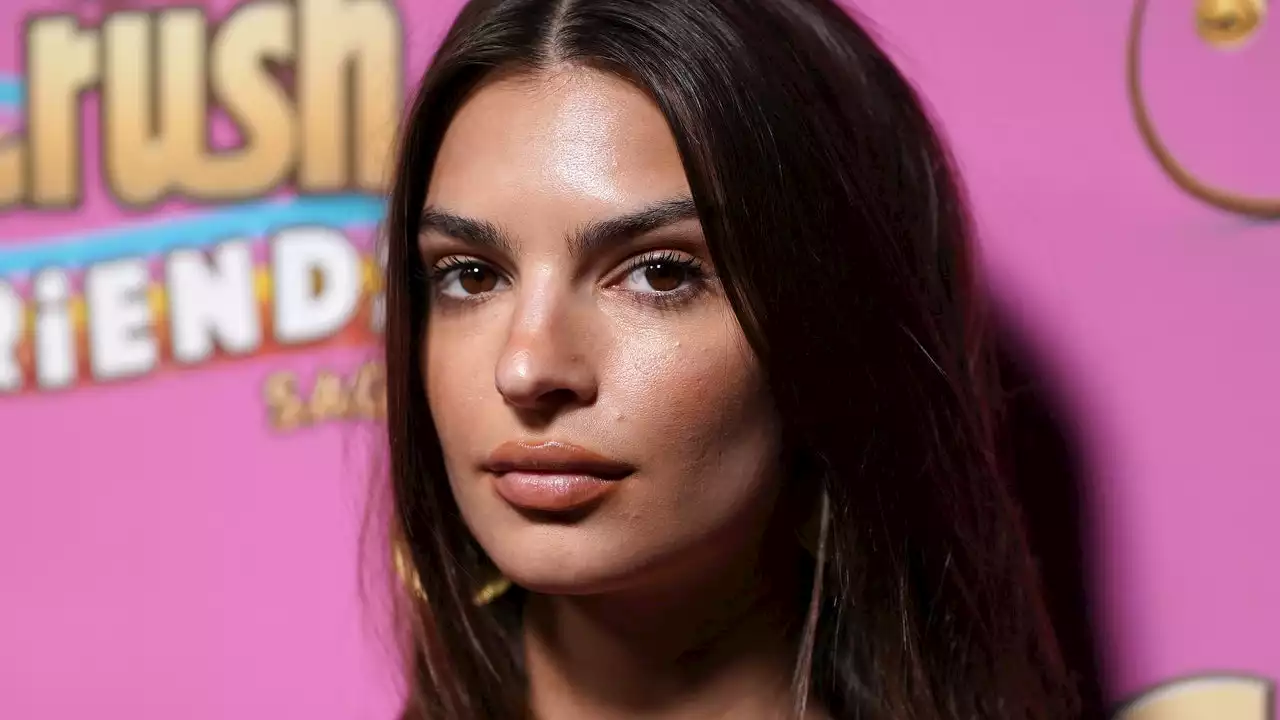 Emily Ratajkowski Doesn’t 'Really Believe In Straight People”