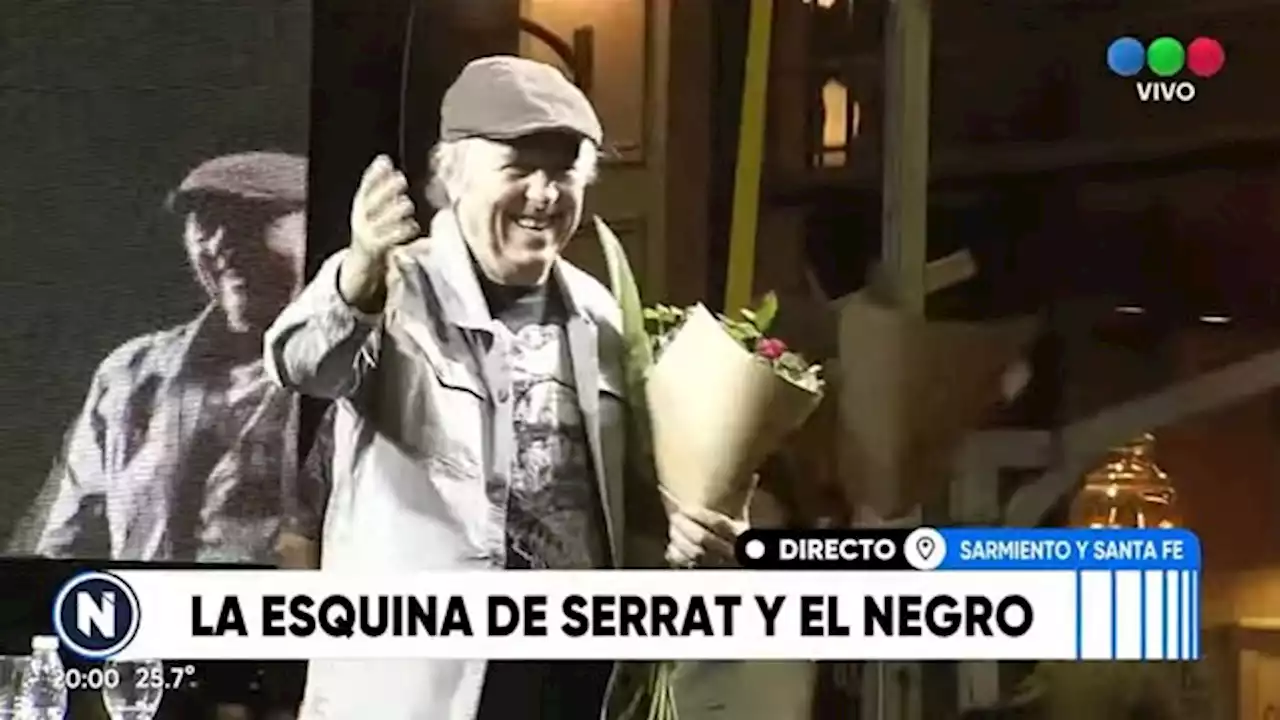 Serrat llegó a Rosario y fue homenajeado junto a Fontanarrosa