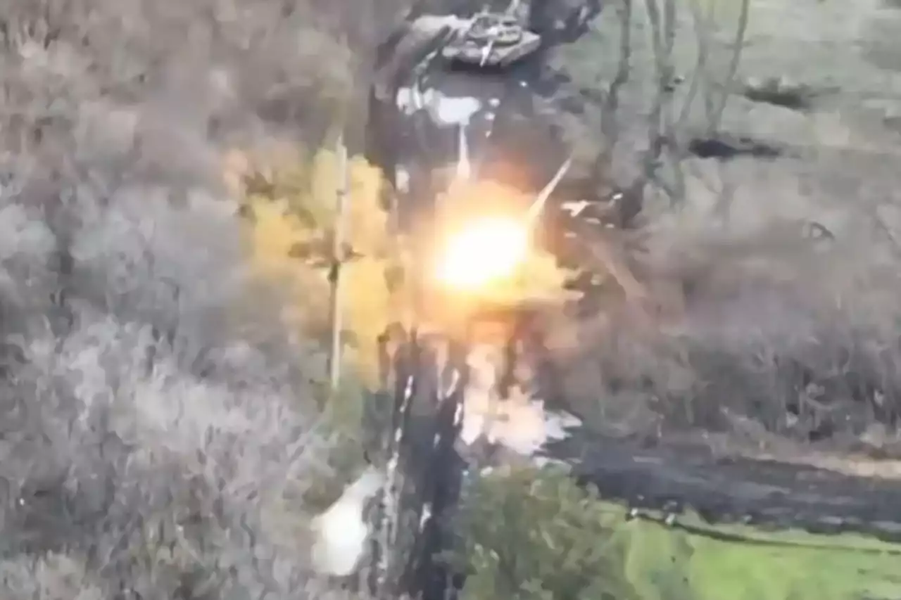 Moment lone Ukrainian troop ambushes Russian tank & blows it to bits