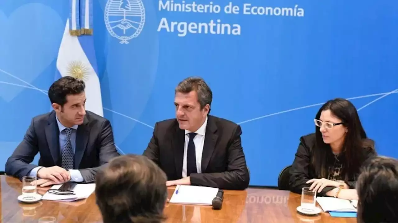 El Gobierno consiguió firmar un acuerdo con productores textiles para congelar los precios durante 60 días