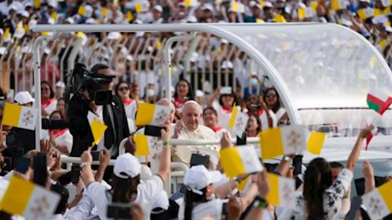 Thousands from around Gulf pack Bahrain stadium for Pope's Mass