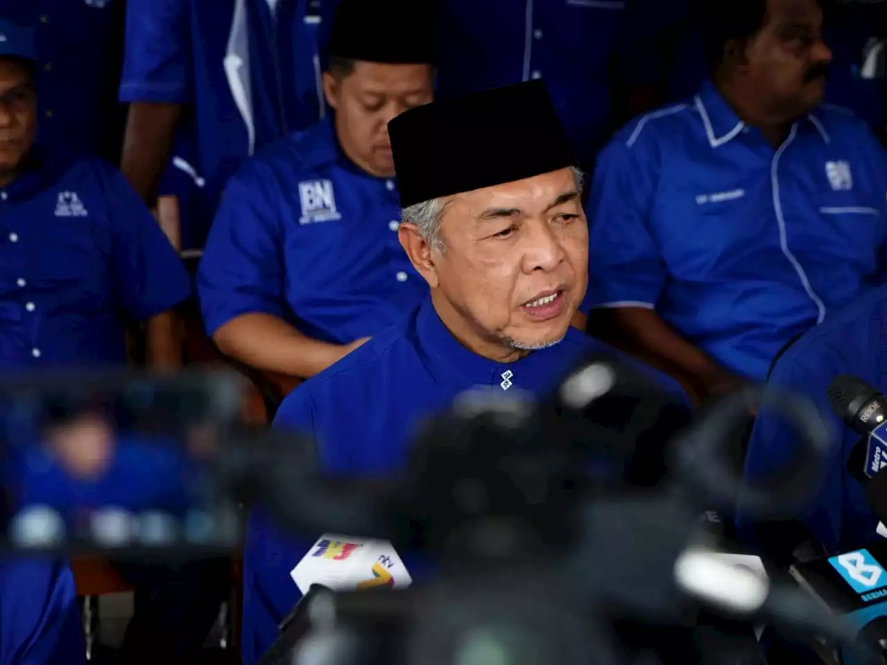 Tiga pemimpin UMNO bertanding tiket parti lawan, Bebas dipecat