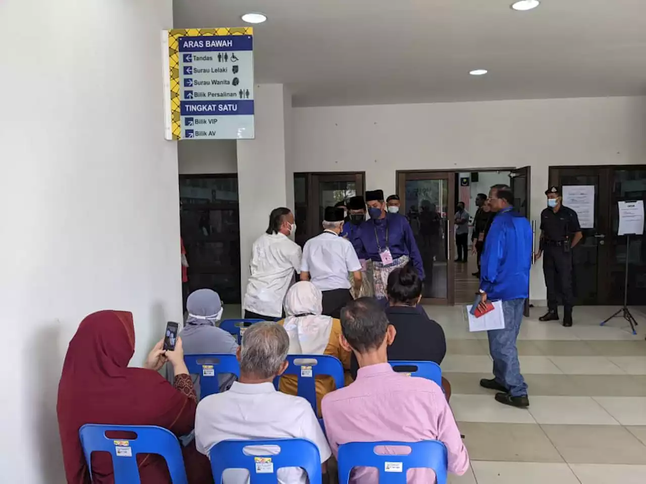 Tujuh calon hadir ke pusat penamaan calon Sungai Buloh