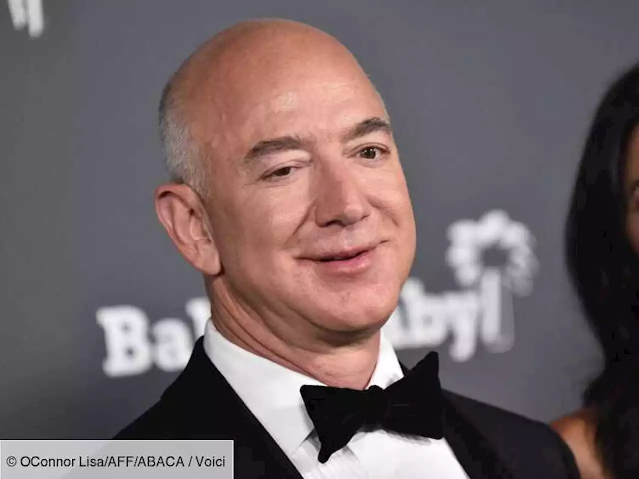 Jeff Bezos : une ancienne femme de ménage le poursuit en justice - Voici