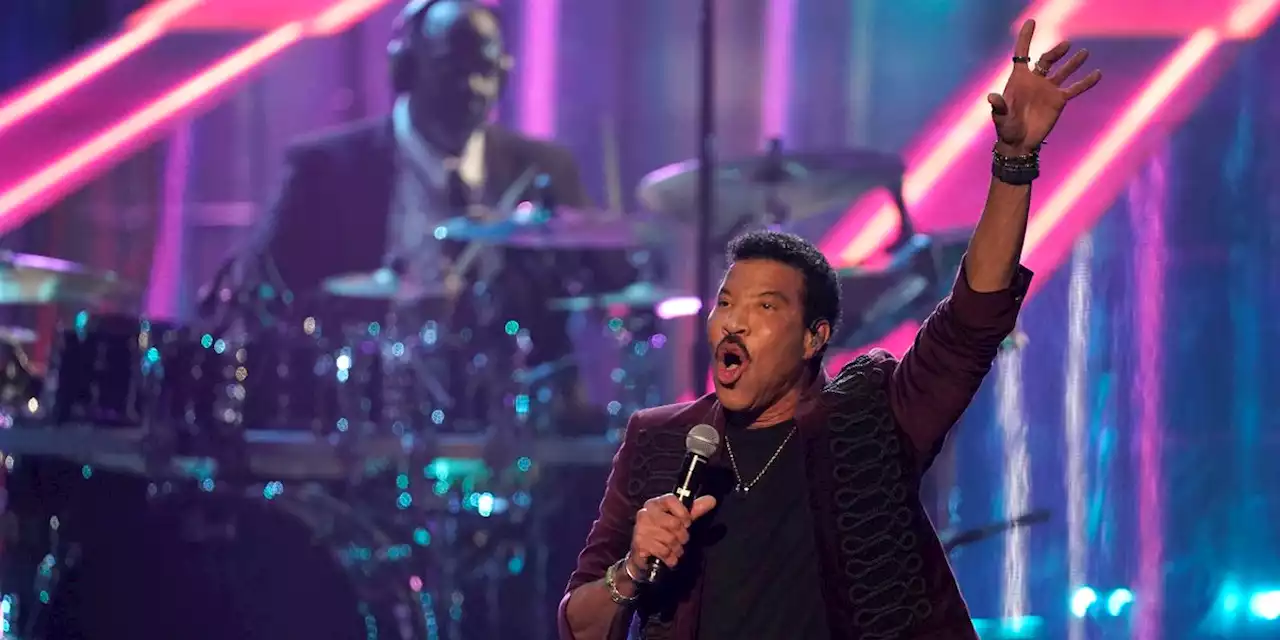 Lionel Richie soars, Dolly Parton rolls into Rock Hall of Fame