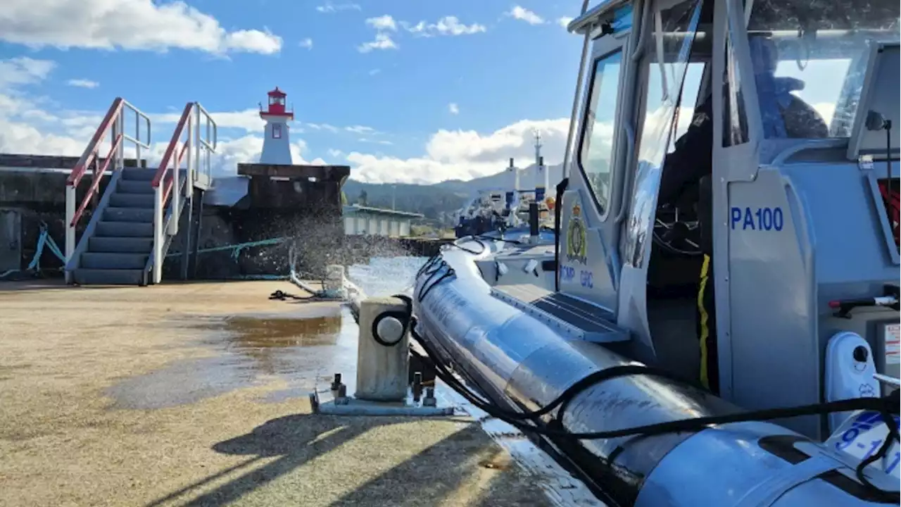 2 rescued from sinking boat in Port Alberni, RCMP say