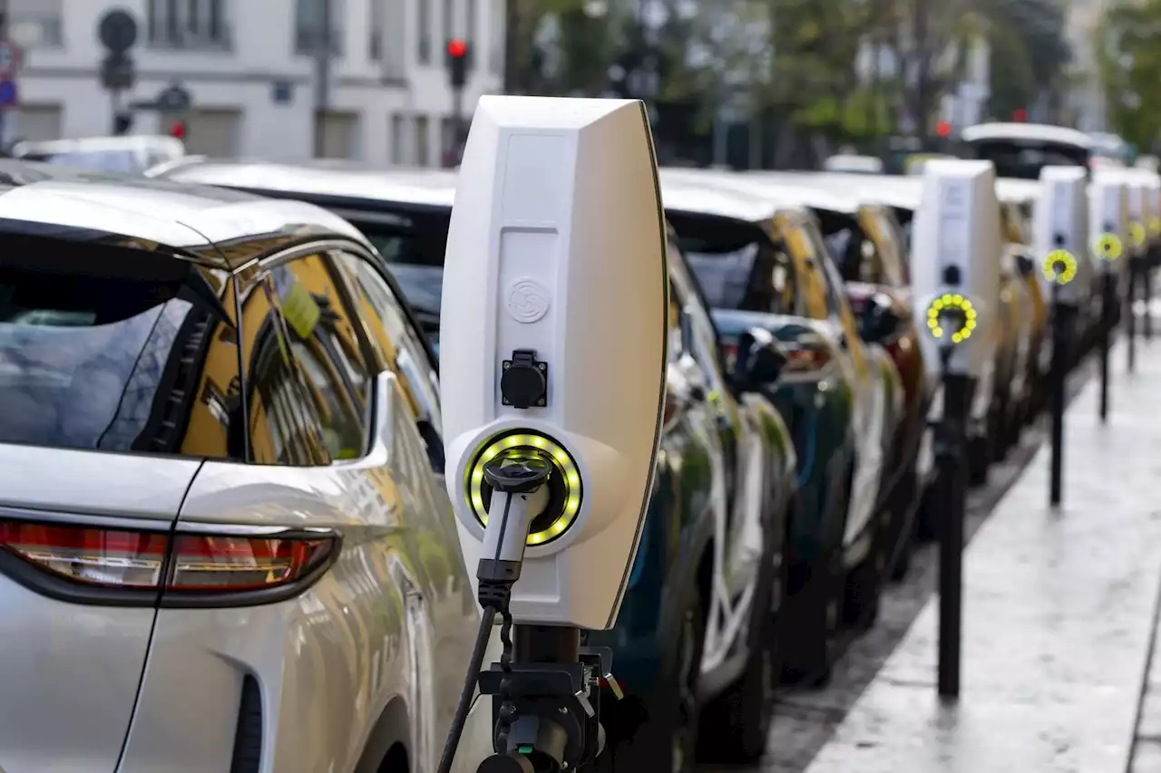 Les voitures électriques sont-elles vraiment plus difficiles à garer ?