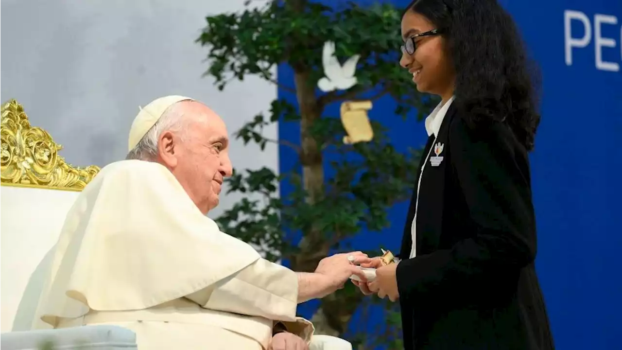 Pope in Bahrain: Dear young people, we need you!