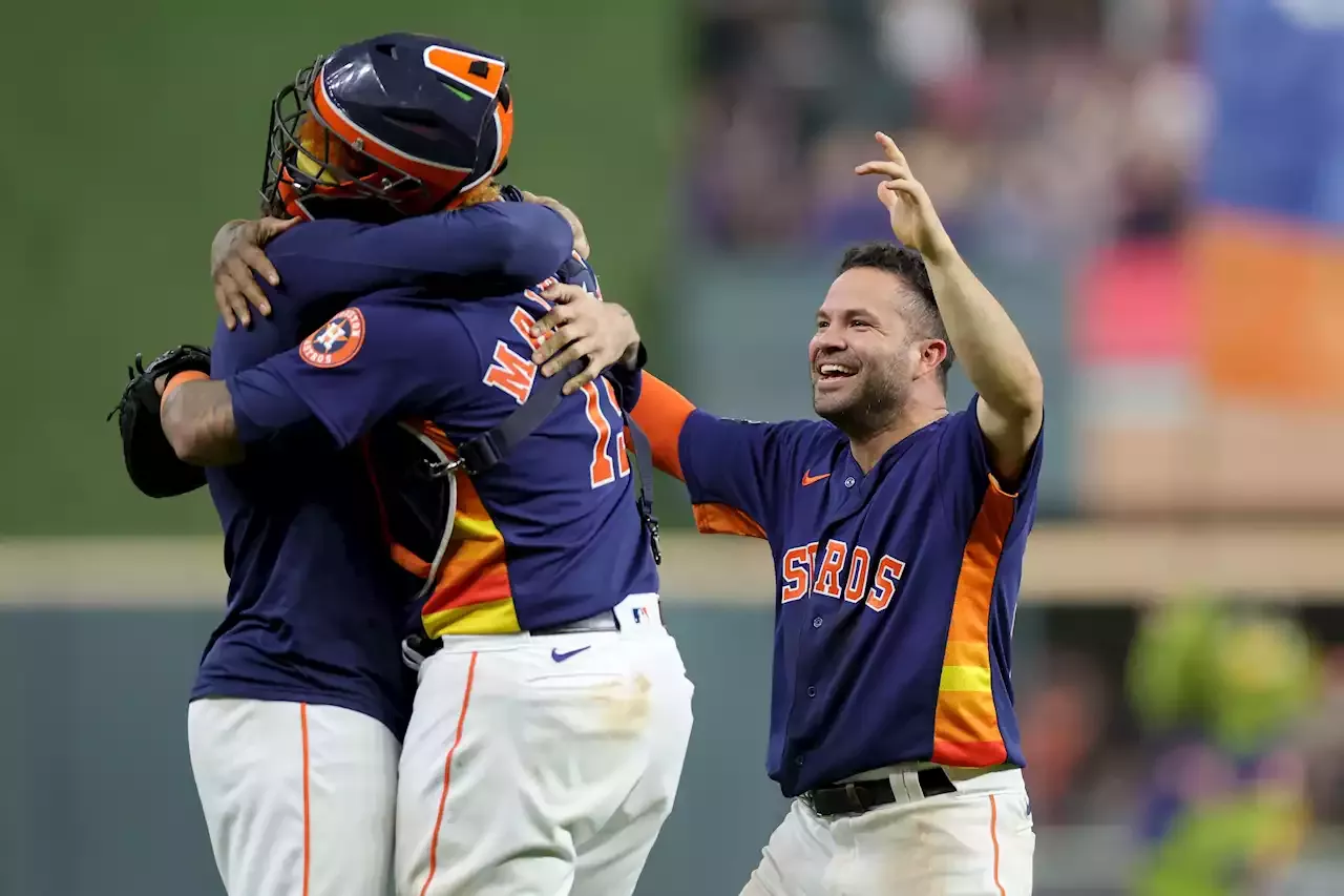 Álvarez blasts Astros to World Series title in G6 vs. Phils