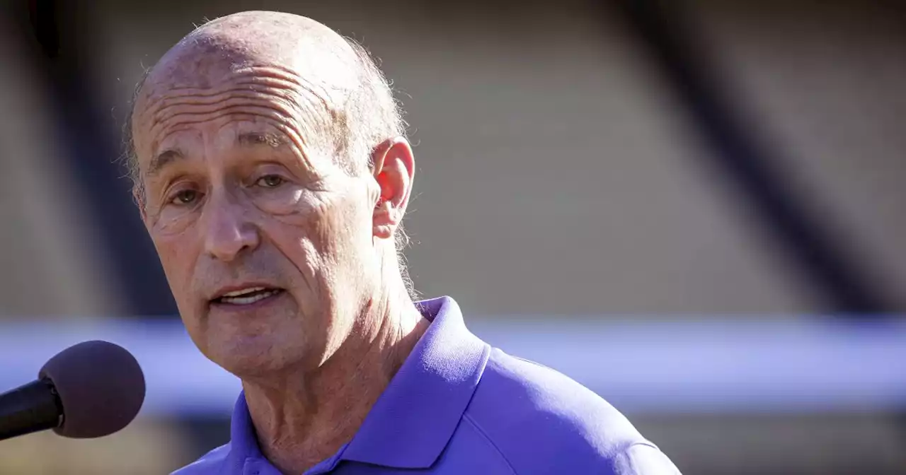 Plaschke: Dodgers CEO Stan Kasten backs Andrew Friedman and Dave Roberts