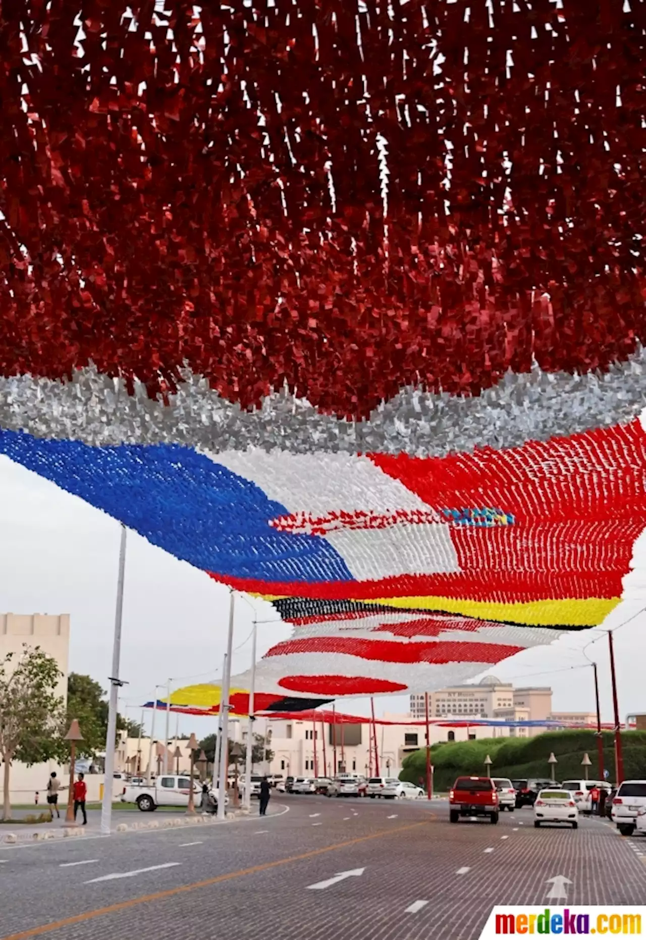 Foto : Keindahan Desa Katara di Doha Dihiasi Bendera Raksasa Jelang Piala Dunia 2022 | merdeka.com