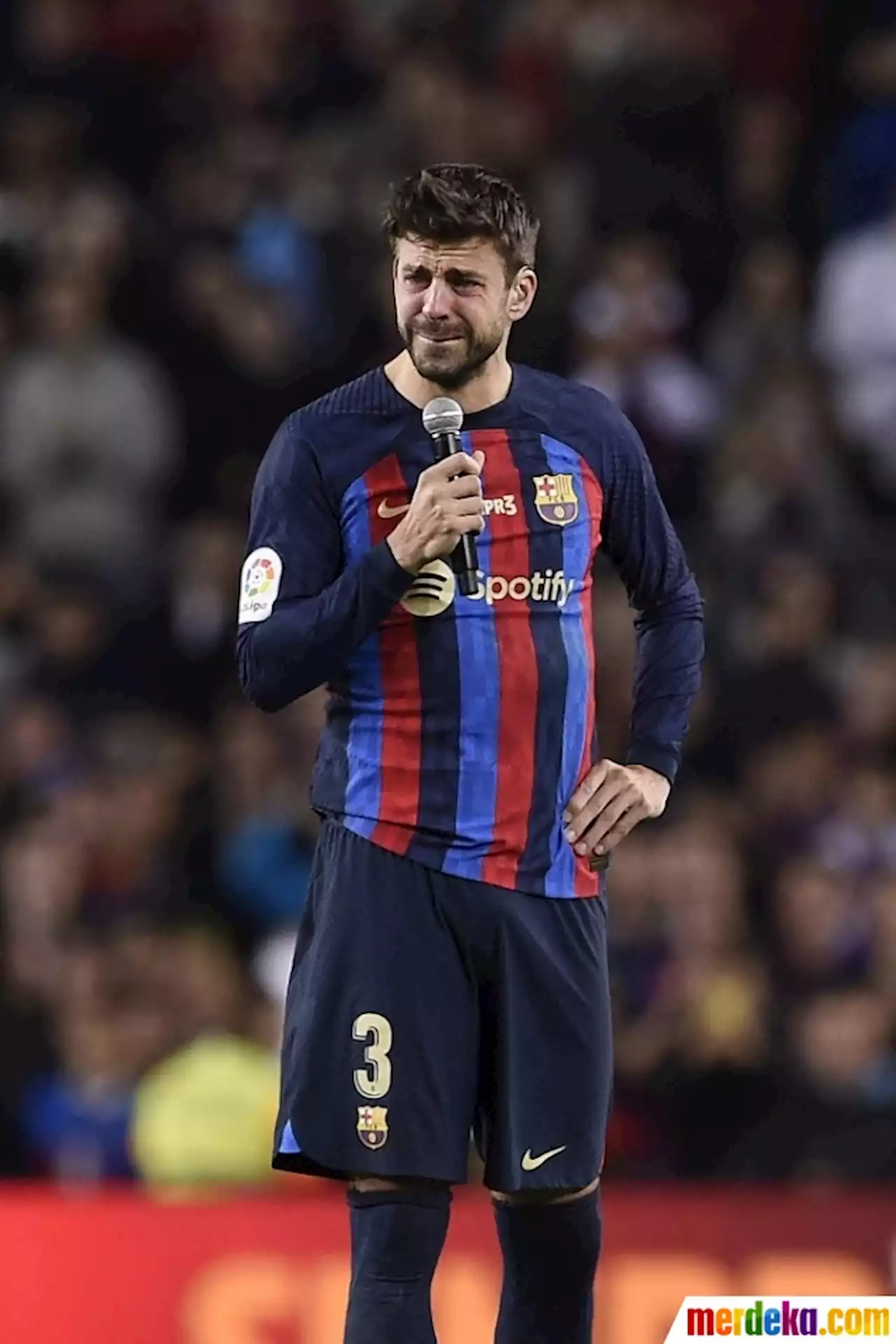 Foto : Tangis Gerard Pique Tak Terbendung saat Berpisah dengan Barcelona | merdeka.com