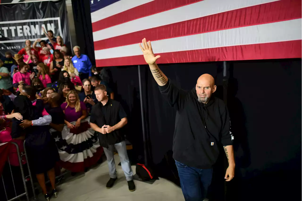 Wind blows down American flags behind John Fetterman at Obama rally: Video