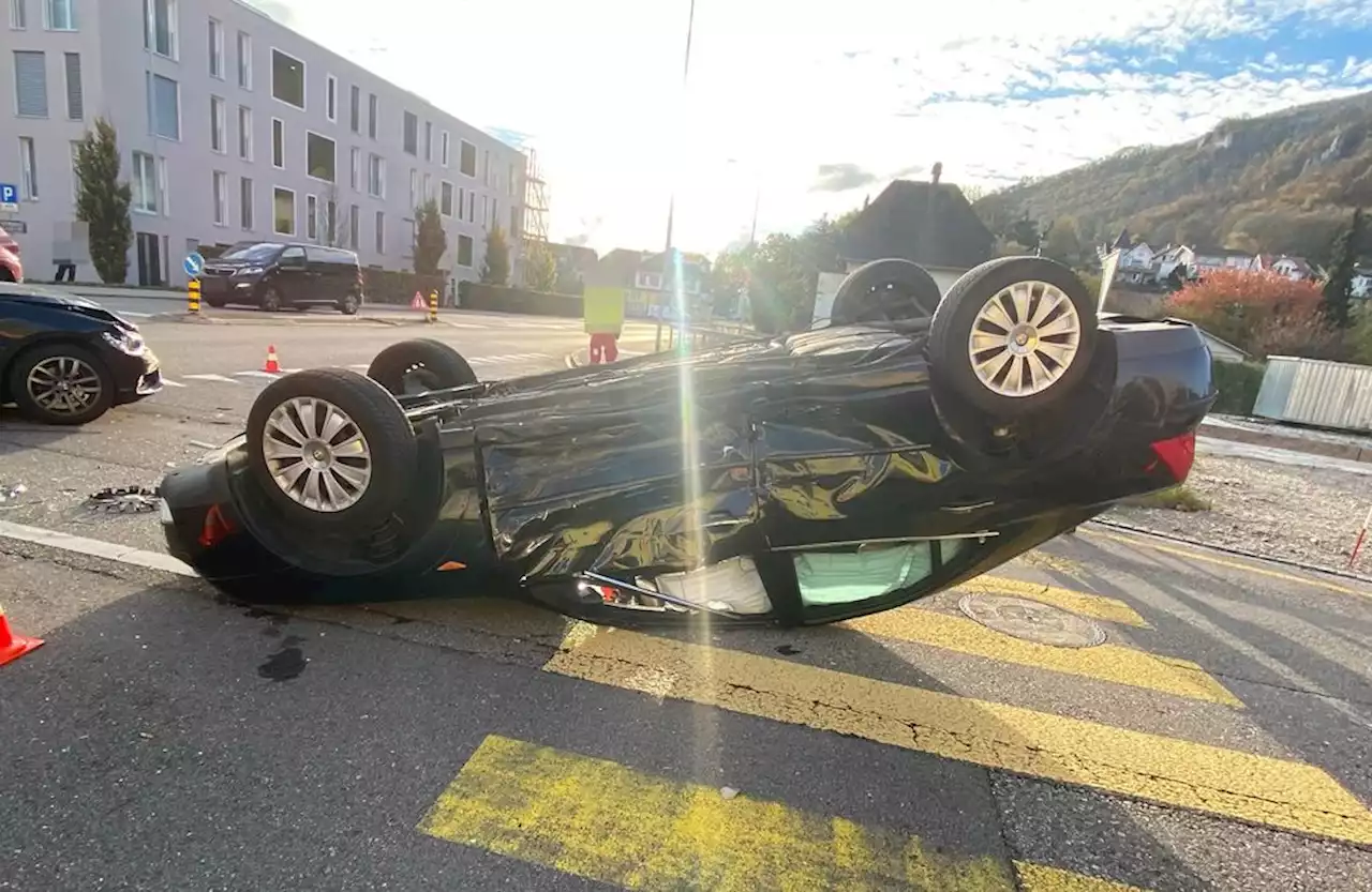 Oensingen SO: Auto nach Kollision auf Dach gelandet – zwei Personen verletzt