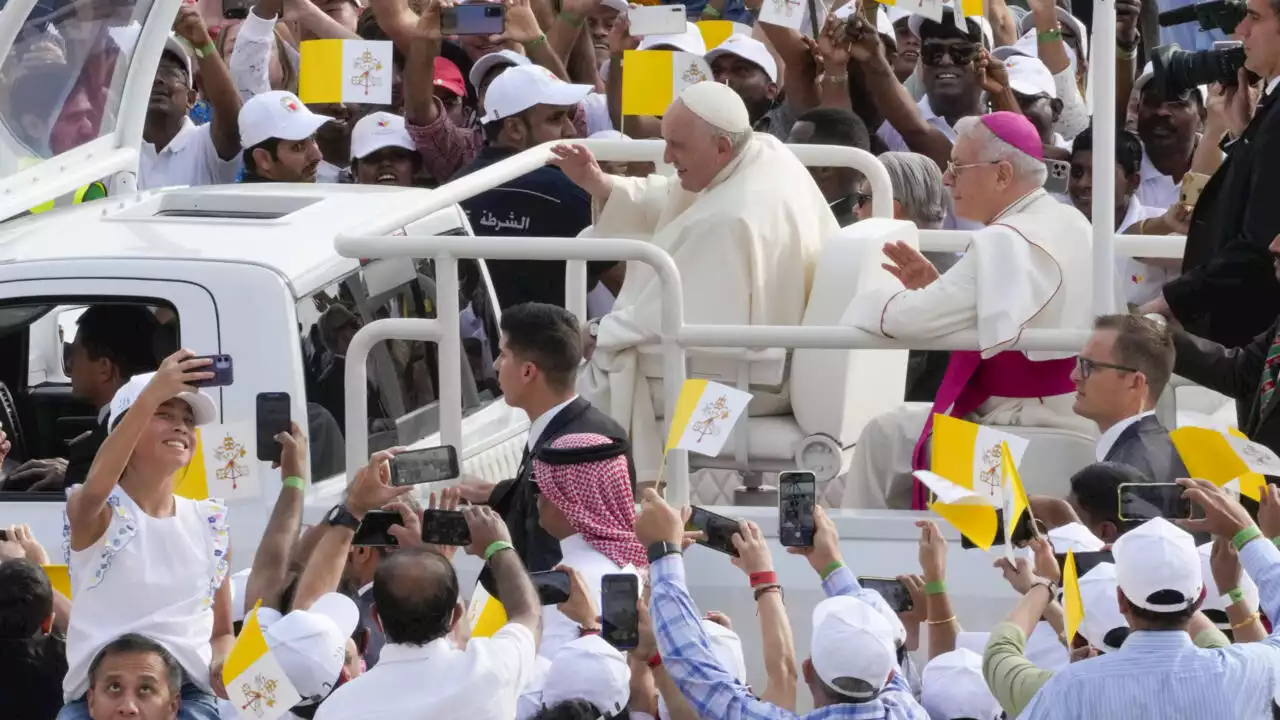 Religion: le pape François célèbre une messe historique à Bahreïn