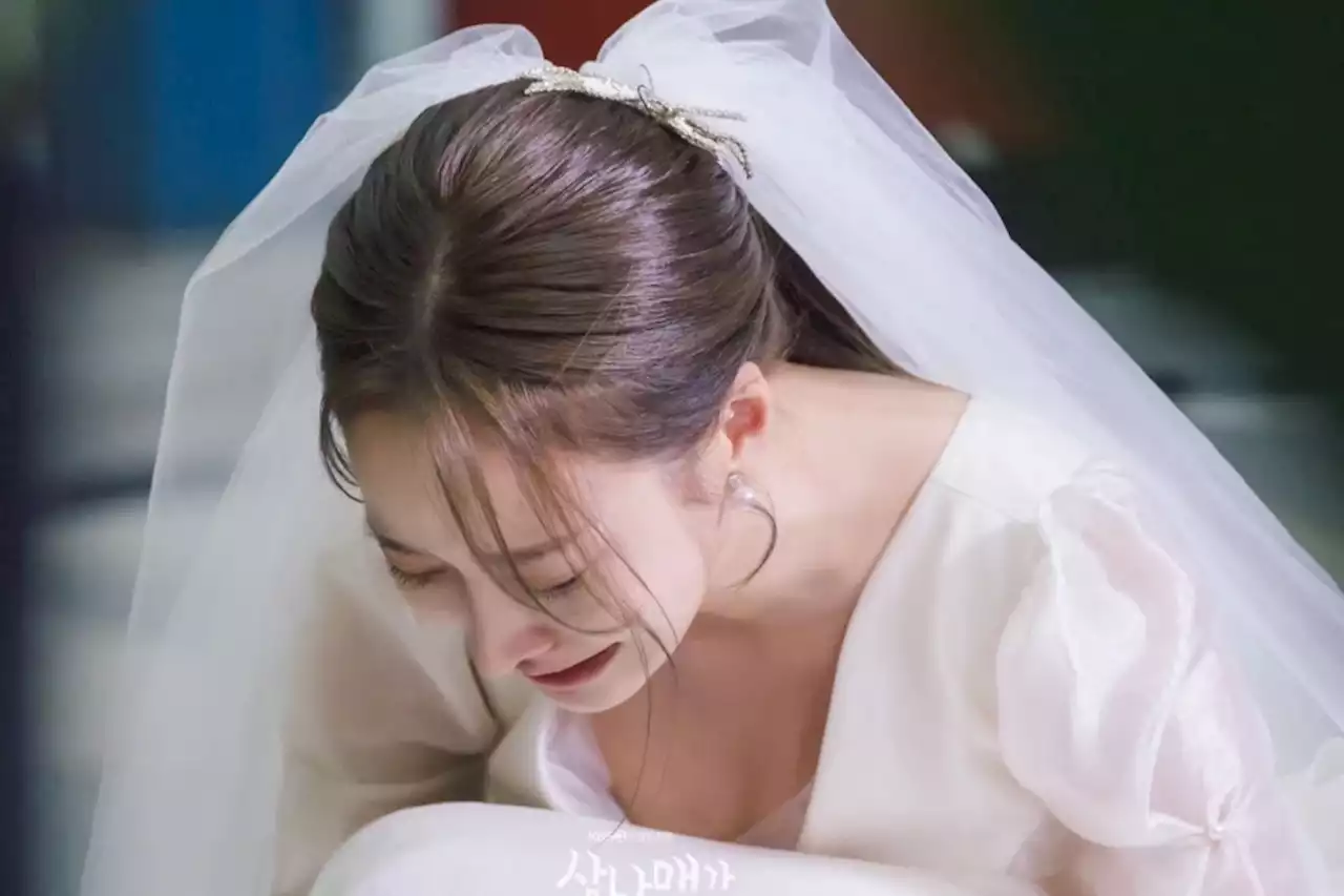 Moon Ye Won Breaks Down Sobbing As Her Wedding Falls Apart In “Three Bold Siblings”