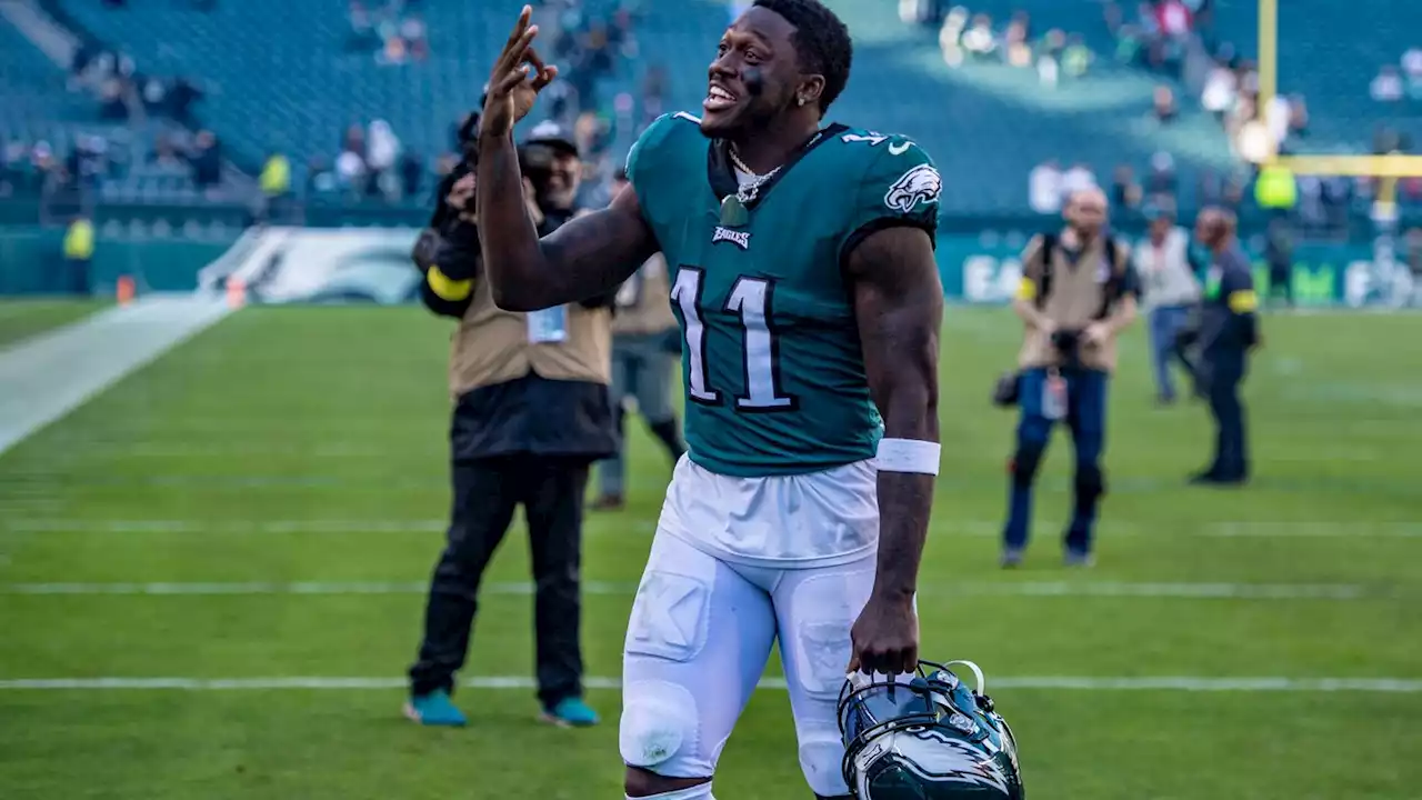 Eagles WR A.J. Brown says NFL fined him $10k for 'two little finger points'