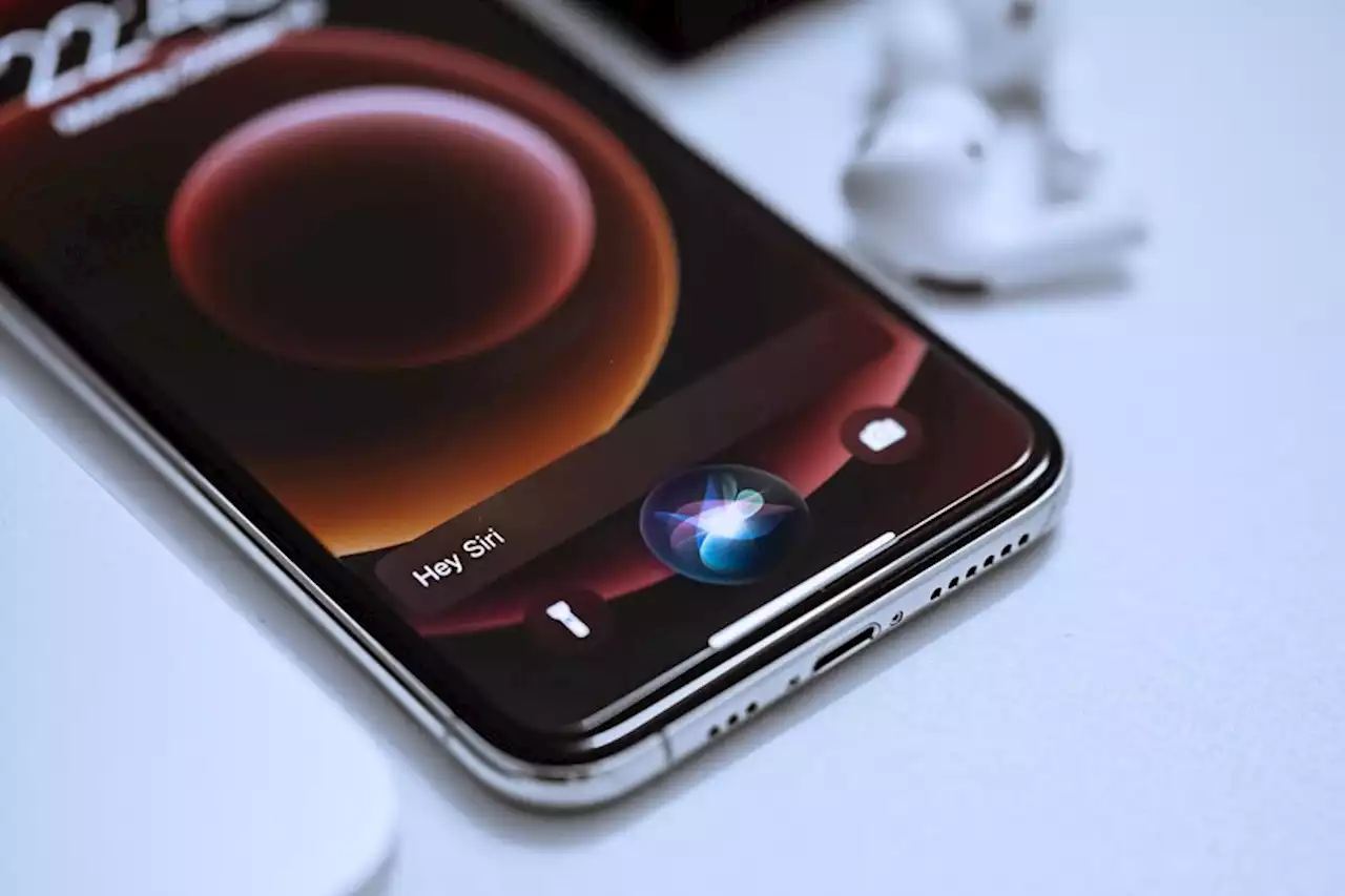 Apple quiere cambiar el comando de activación de 'Hey Siri' a solo 'Siri', según Mark Gurman