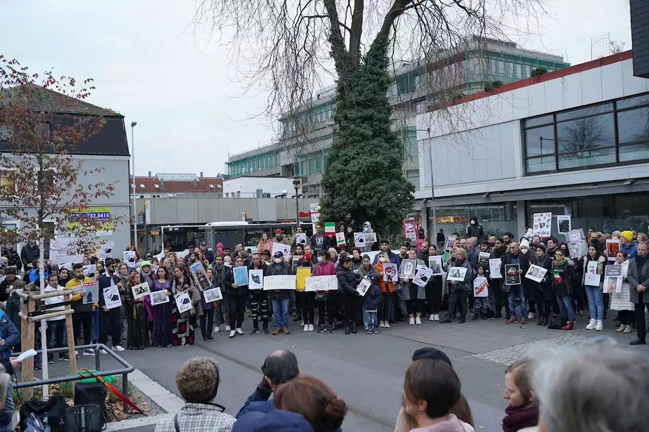 Demo in Erlangen: 'Menschen im Iran weiter unterstützen!'