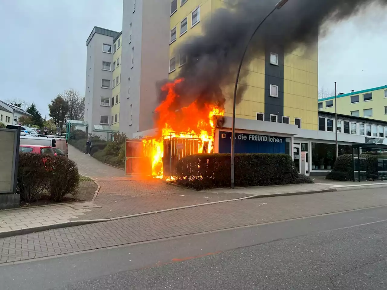 Feuer greift auf Gebäude über |Cityreport24