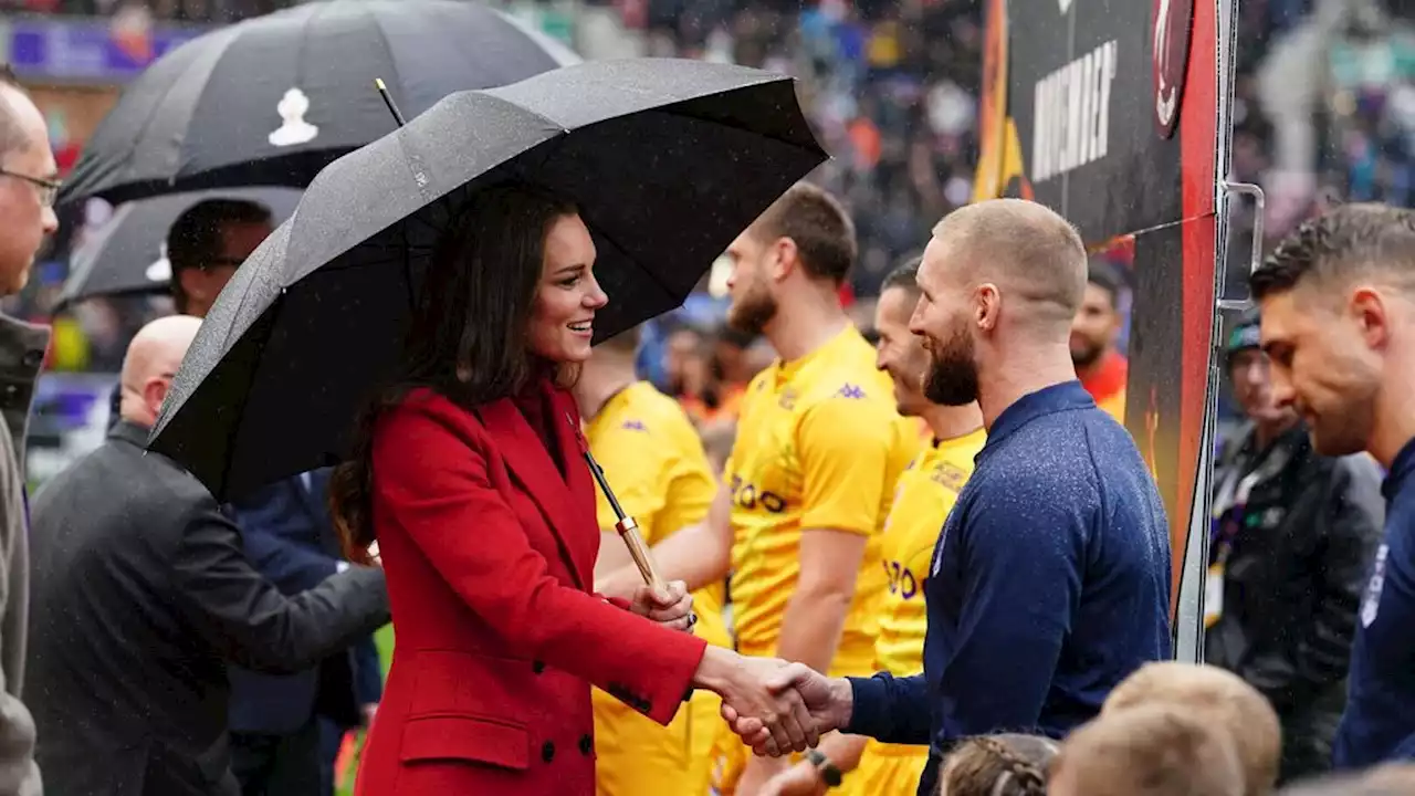 Kate Middleton : pourquoi elle arbore un coquelicot lors de toutes ses dernières apparitions