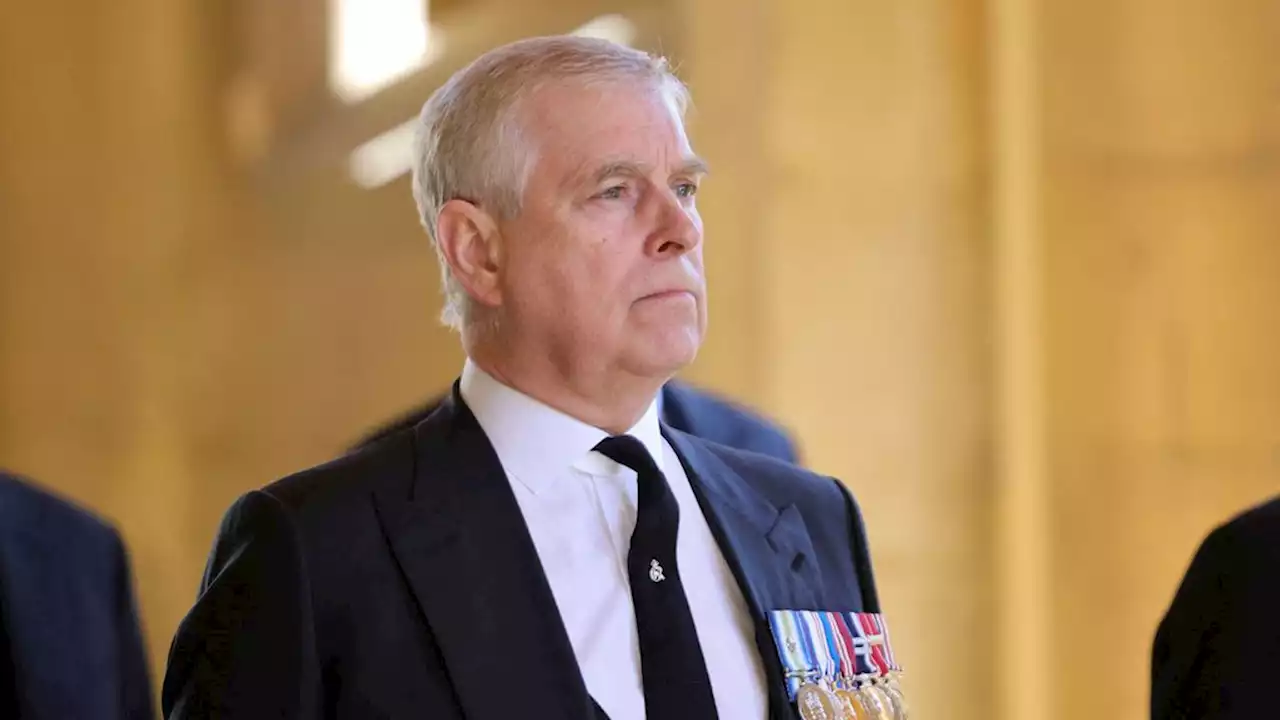 Le prince Andrew en larmes : les mots terribles de Charles III qui ont achevé son frère